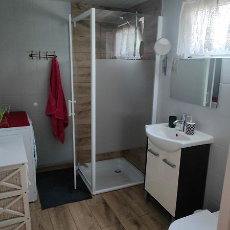 Domek W Slawie Przy Jeziorze Na Galerach Slawa Luaran gambar