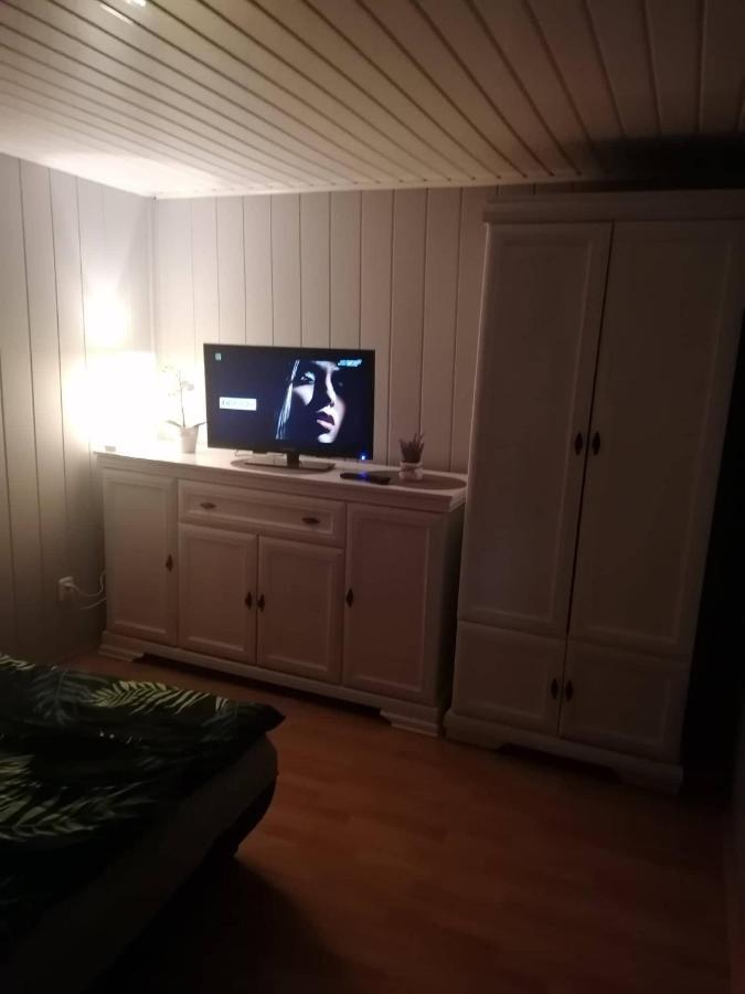 Domek W Slawie Przy Jeziorze Na Galerach Slawa Luaran gambar